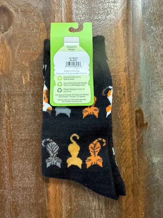 Davco Women’s Cat Socks in Black Sustainable Fiber NWT - Picture 3 of 3